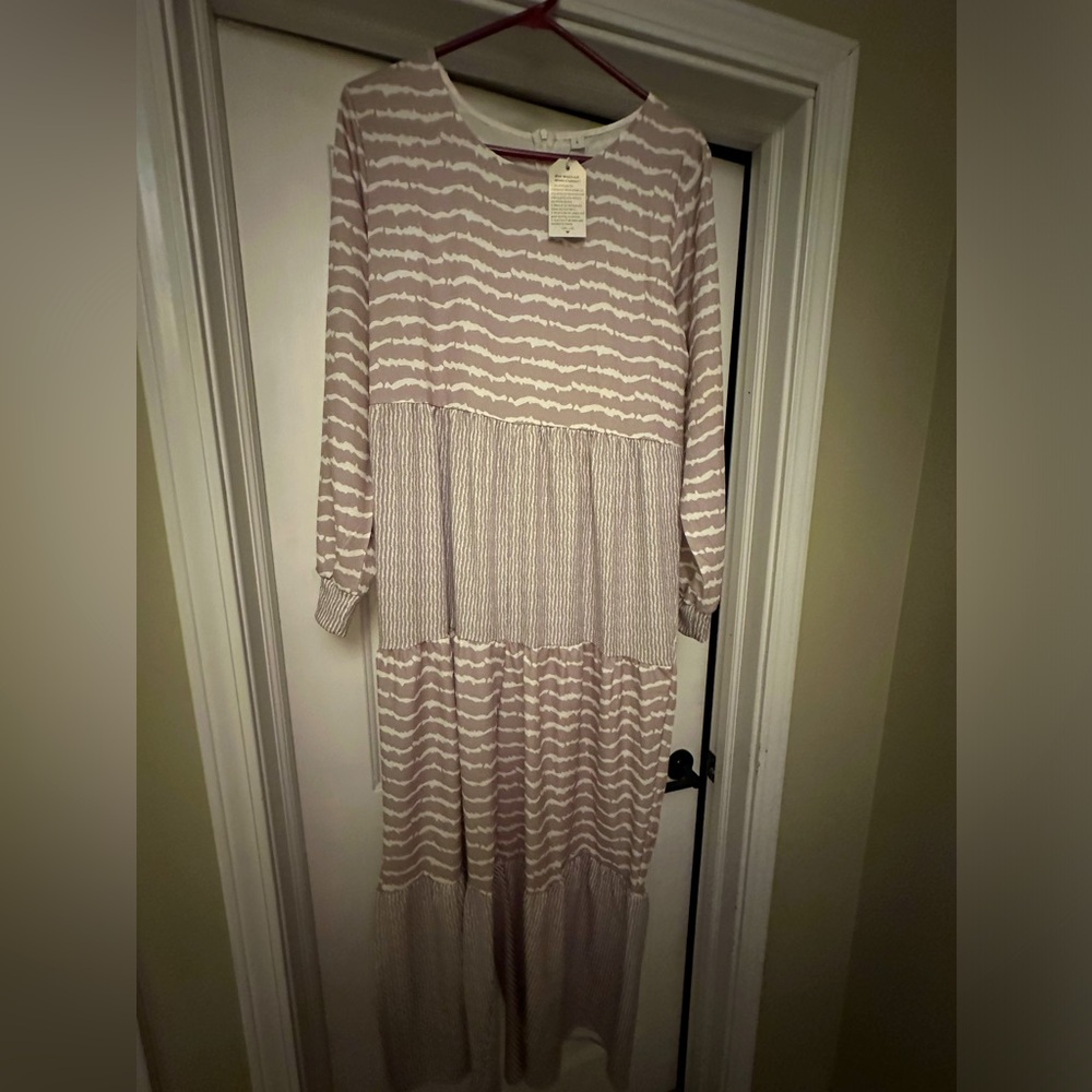 NEW Made with ❤️  Love Women’s size L Large 1 piece Jumpsuit ~ Tan and White